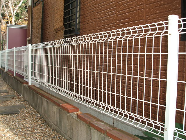 メッシュフェンス   LIXIL(リクシル) TOEX  ハイグリッドフェンスN8型用   スチール支柱   H600   ガーデン DIY 塀 壁 囲い スチール 境界 屋外