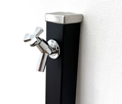 スタイリッシュな庭を演出!モダンデザインの水栓柱選び